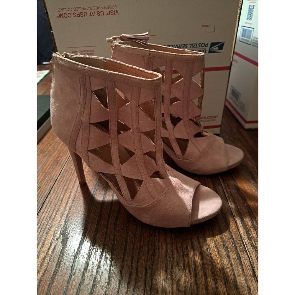 7.5 XOXO Charisma Nude Cut Out Rear Zip Stiletto Pump High Heel Shoes Booties